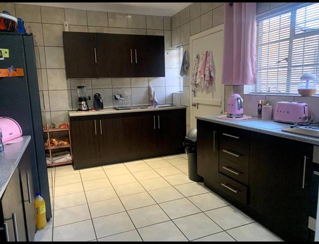 3 BEDROOM HOUSE FOR SALE IN CINDERELLA
